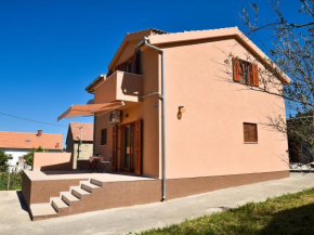 Serene Holiday Home in Veli I with Fenced Garden